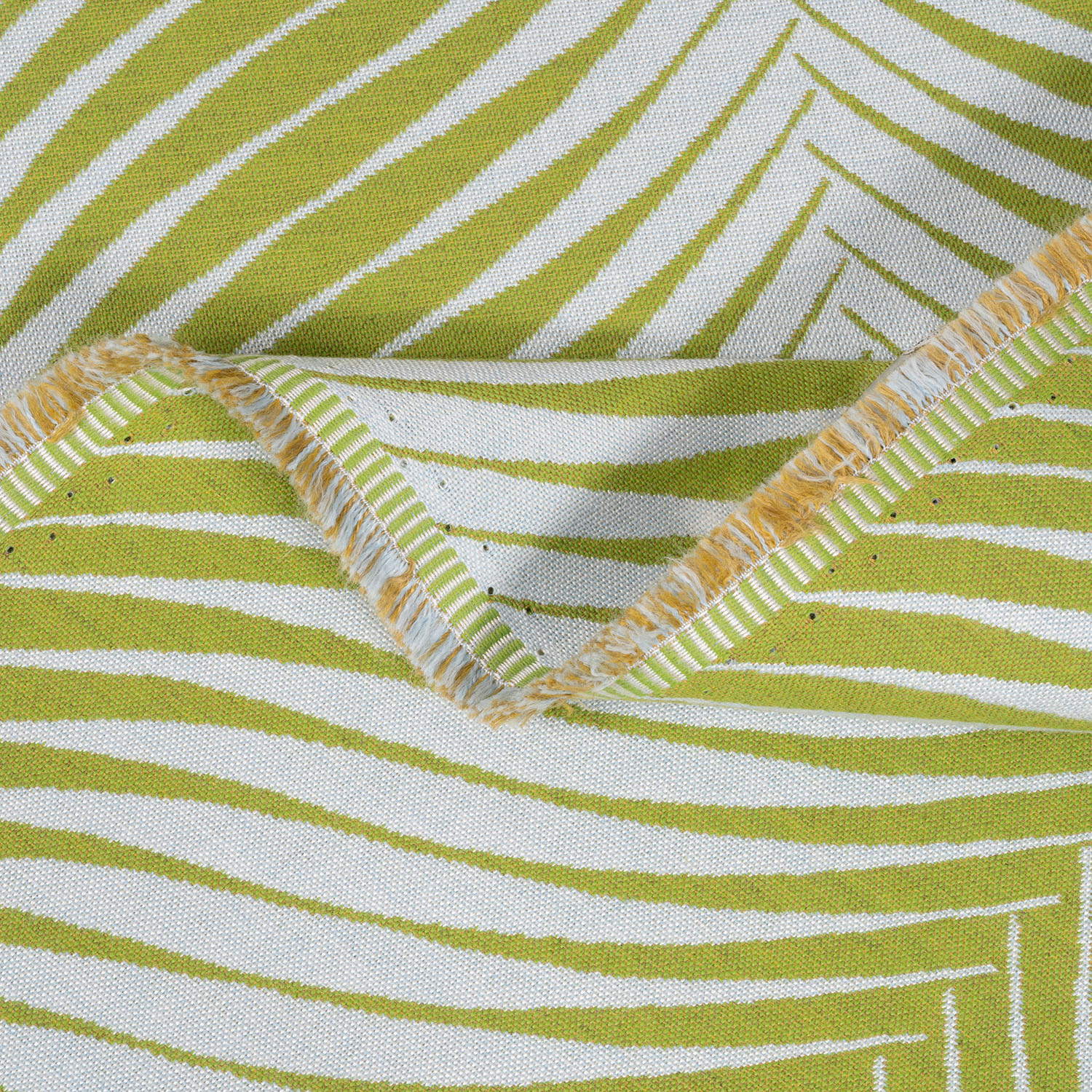 twentieth century fabrics テキスタイル Bizantino Quilted Weave - Peacock Fabrics | Schumacher